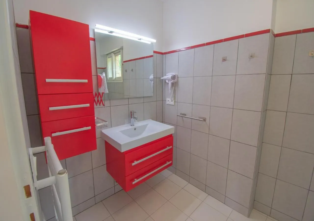 Magnolias, 6 Pers, Balcony, Shared Pool Apartment Saint-Cezaire-sur-Siagne 0*,  France